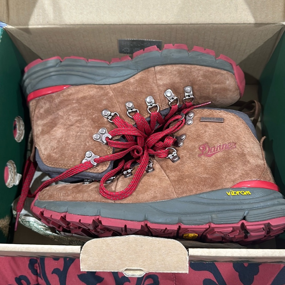 Never ever worn! Still in brand new box, they are too heavy for me.